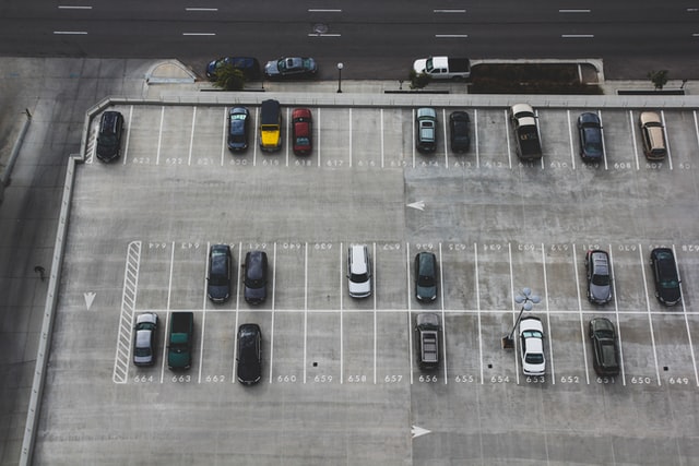 Parking na kilka minut typu „Pocałuj i jedź” przy ul. Płockiej